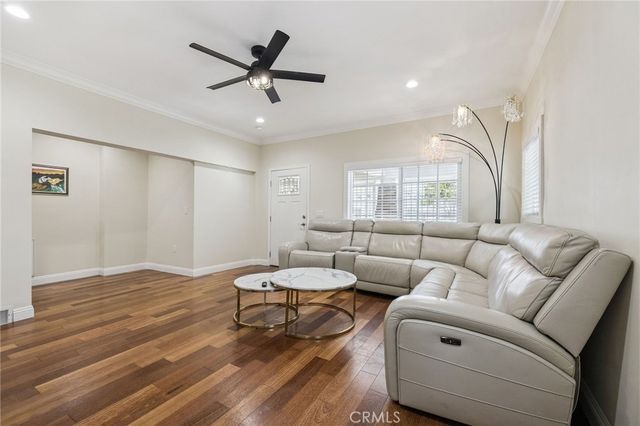 2104 Crenshaw Boulevard, Los Angeles, CA 90016