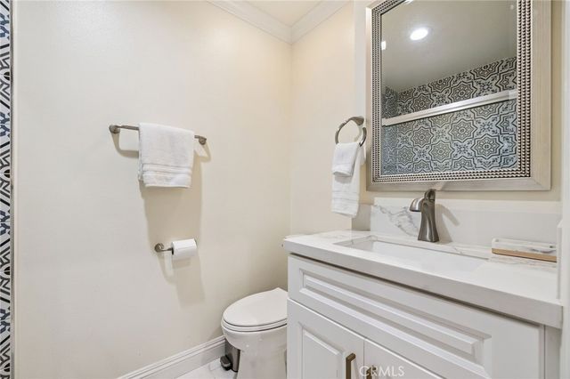 2104 Crenshaw Boulevard, Los Angeles, CA 90016