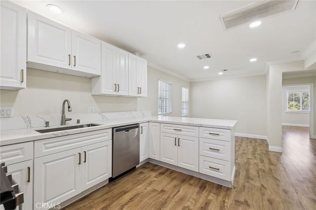 2104 Crenshaw Boulevard, Los Angeles, CA 90016