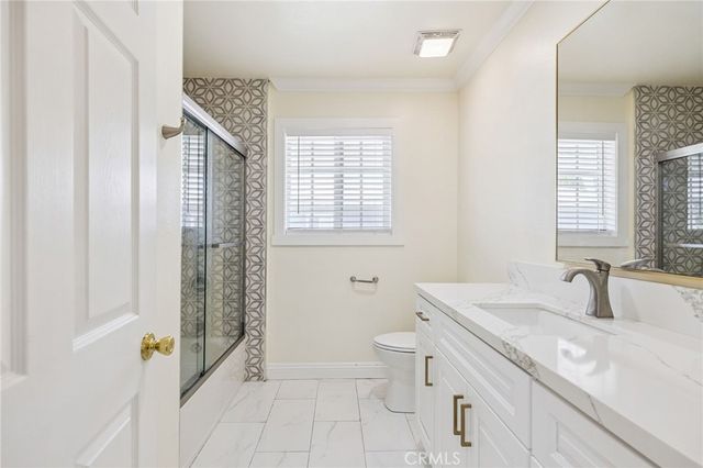 2104 Crenshaw Boulevard, Los Angeles, CA 90016