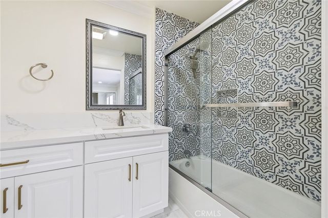 2104 Crenshaw Boulevard, Los Angeles, CA 90016