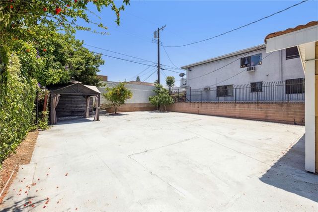 2104 Crenshaw Boulevard, Los Angeles, CA 90016