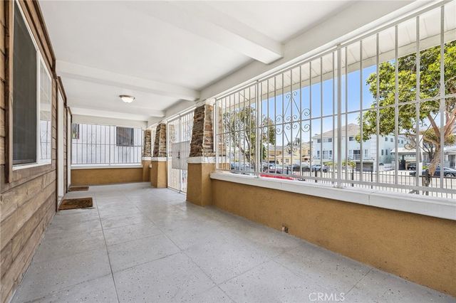 2104 Crenshaw Boulevard, Los Angeles, CA 90016