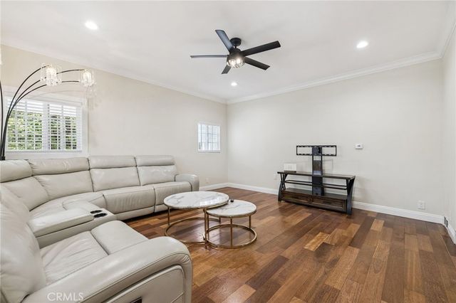 2104 Crenshaw Boulevard, Los Angeles, CA 90016