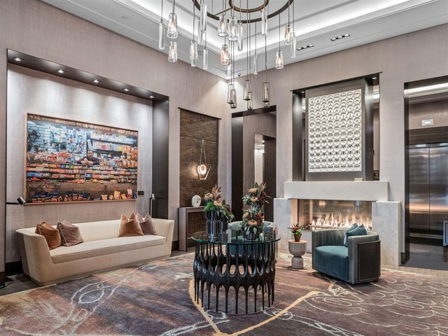 369 N Old Woodward Avenue 206, Birmingham, MI 48009