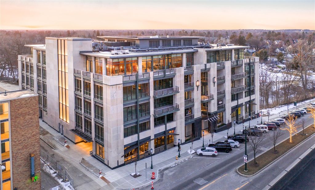 369 N Old Woodward Avenue 206, Birmingham, MI 48009