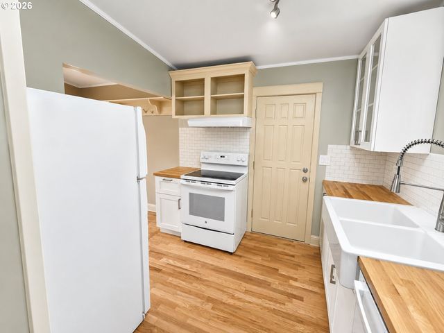 7724 N EDISON St, Portland, OR 97203