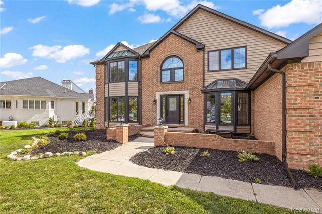 8828 Grace Street, Shelby Charter Township, MI 48317