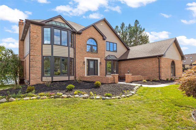 8828 Grace Street, Shelby Charter Township, MI 48317