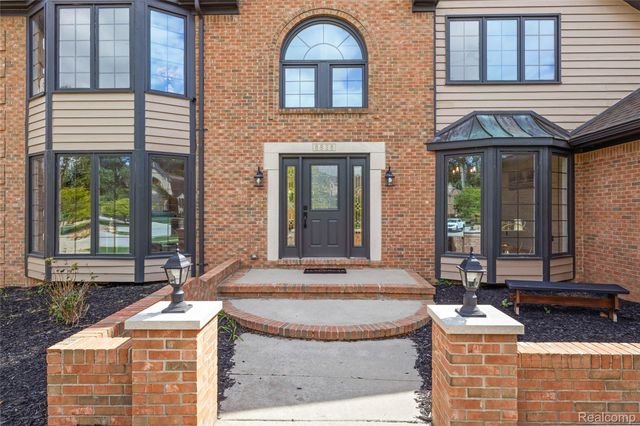 8828 Grace Street, Shelby Charter Township, MI 48317