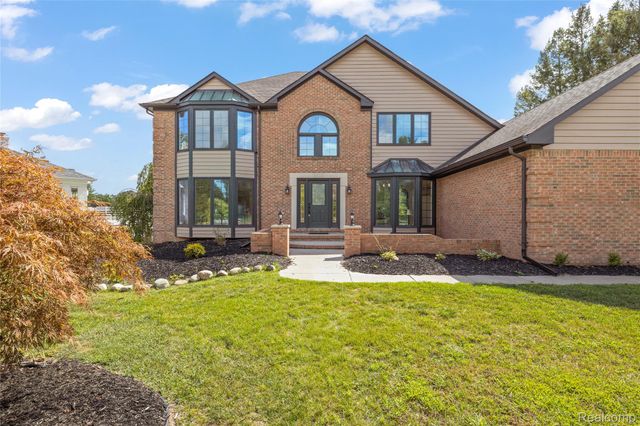 8828 Grace Street, Shelby Charter Township, MI 48317