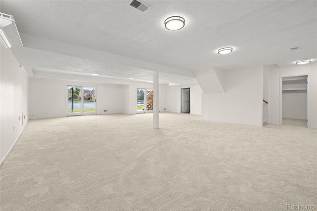 8828 Grace Street, Shelby Charter Township, MI 48317