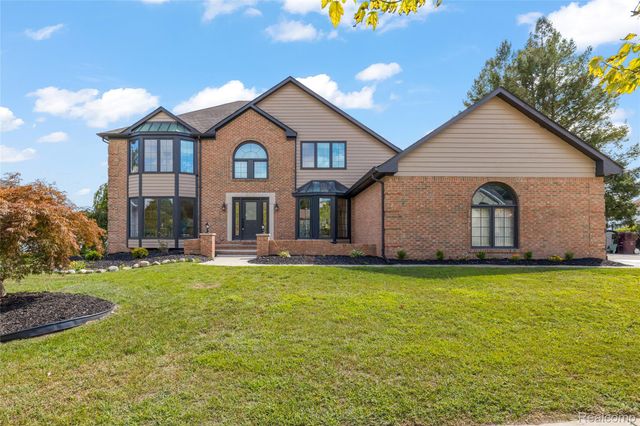 8828 Grace Street, Shelby Charter Township, MI 48317