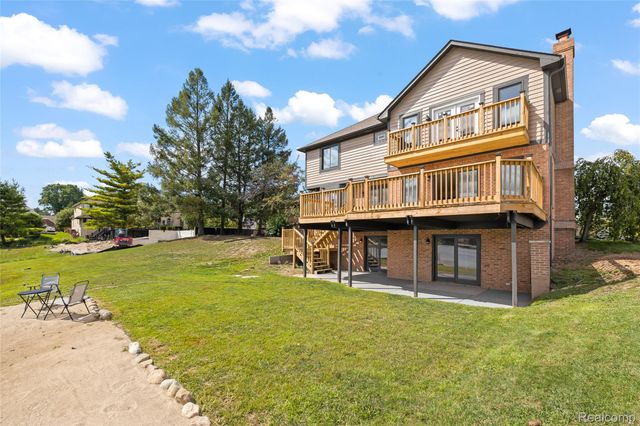 8828 Grace Street, Shelby Charter Township, MI 48317