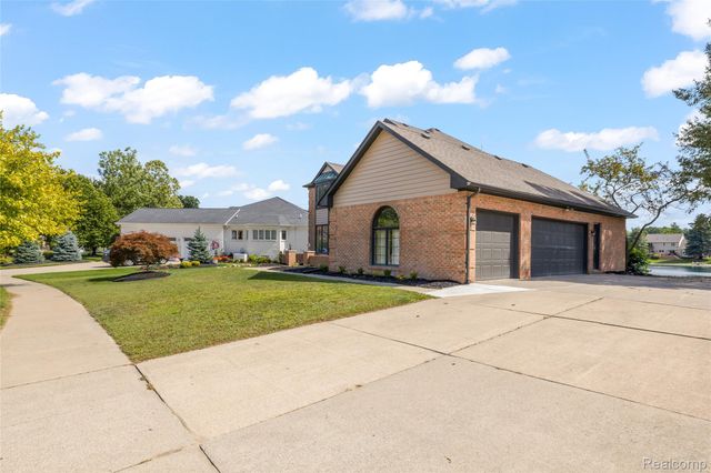 8828 Grace Street, Shelby Charter Township, MI 48317