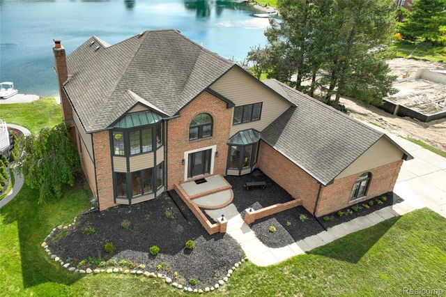 8828 Grace Street, Shelby Charter Township, MI 48317