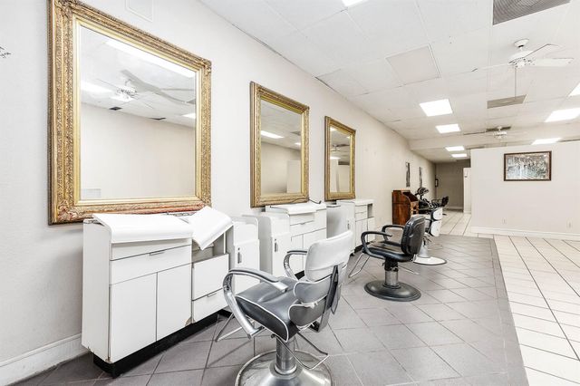 101 E Monseratte Street, El Campo, TX 77437