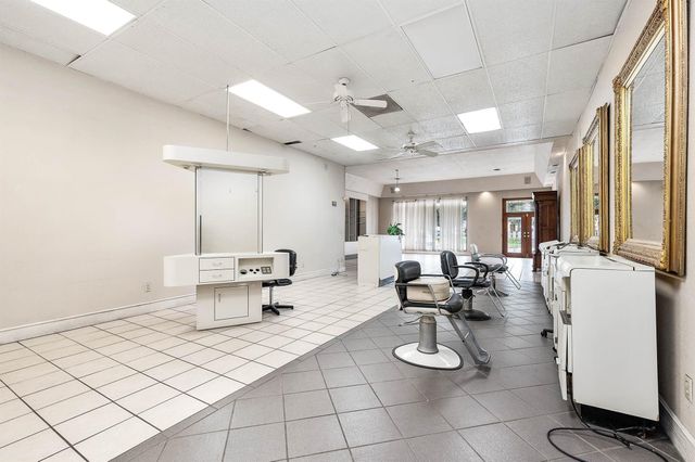 101 E Monseratte Street, El Campo, TX 77437