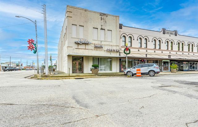 101 E Monseratte Street, El Campo, TX 77437