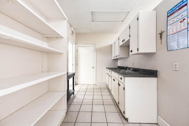 101 E Monseratte Street, El Campo, TX 77437