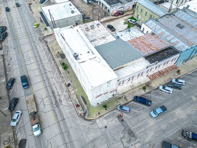 101 E Monseratte Street, El Campo, TX 77437