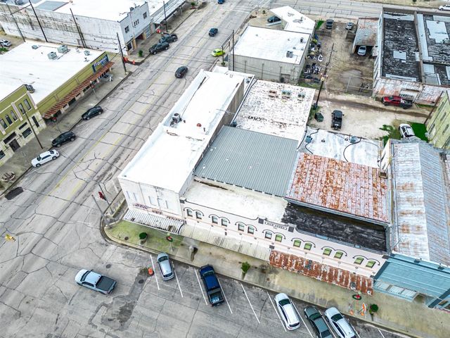 101 E Monseratte Street, El Campo, TX 77437