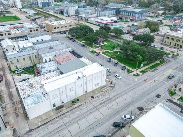 101 E Monseratte Street, El Campo, TX 77437