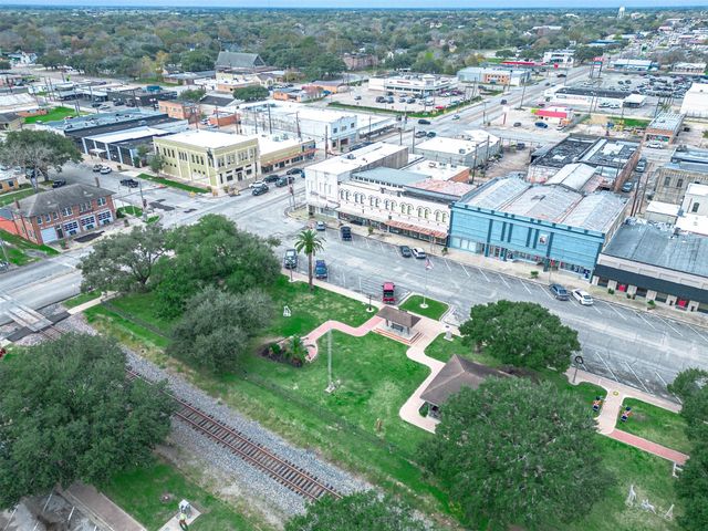 101 E Monseratte Street, El Campo, TX 77437