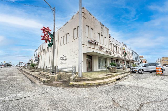 101 E Monseratte Street, El Campo, TX 77437