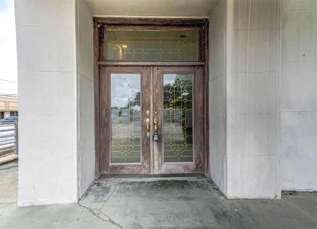 101 E Monseratte Street, El Campo, TX 77437