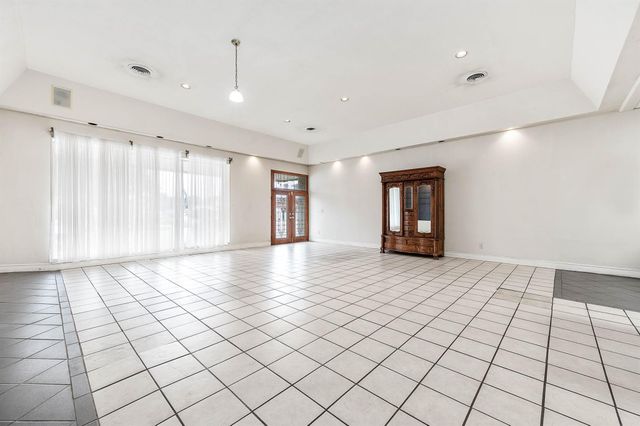 101 E Monseratte Street, El Campo, TX 77437