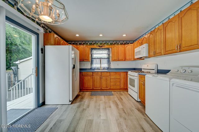 290 W Prospect Avenue, Aberdeen, NJ 07735