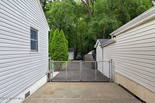 290 W Prospect Avenue, Aberdeen, NJ 07735