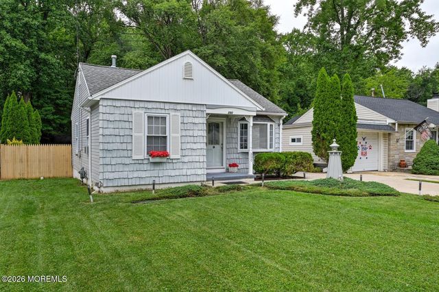290 W Prospect Avenue, Aberdeen, NJ 07735