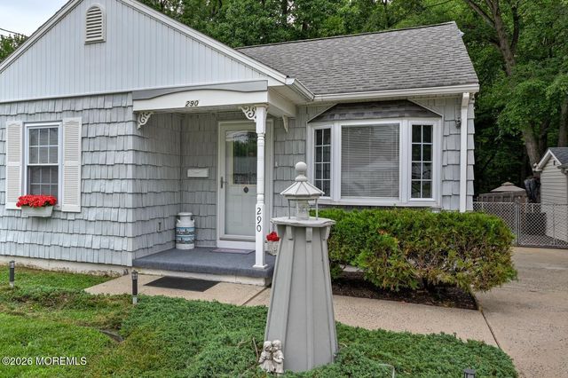 290 W Prospect Avenue, Aberdeen, NJ 07735
