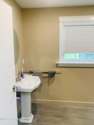 321 N Dixie Frwy, New Smyrna Beach, FL 32168