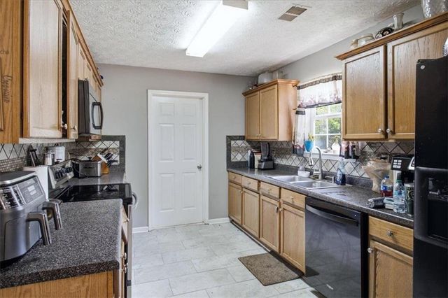306 Ponderosa Tr, Jackson, GA 30233