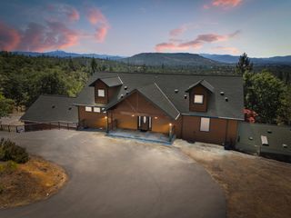 207 Crossway Drive, Gold Hill, OR 97525