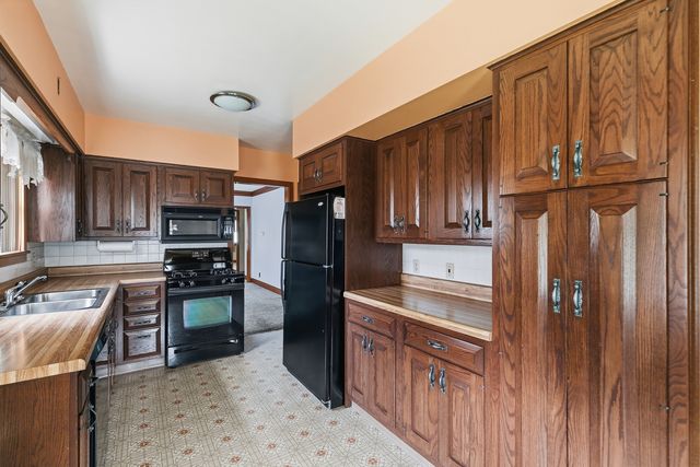 2338 7th Street, East Moline, IL 61244