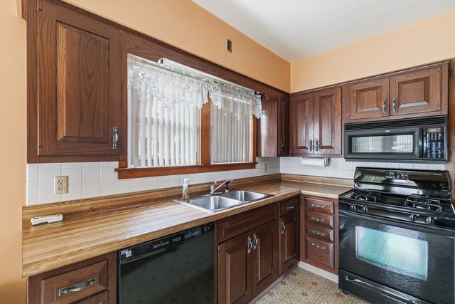 2338 7th Street, East Moline, IL 61244