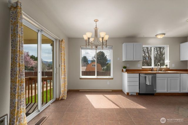 772 Melbourne Court, East Wenatchee, WA 98802