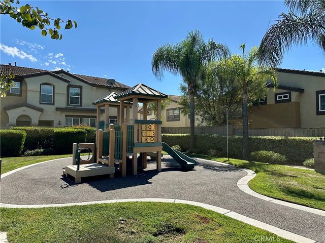 25192 Meadow Walk 1, Murrieta, CA 92562