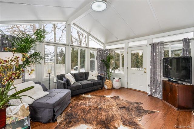 18 Robert Drive, Huntington, NY 11743