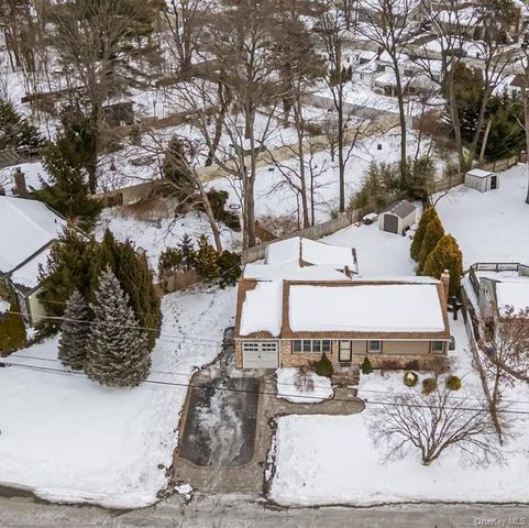 18 Robert Drive, Huntington, NY 11743