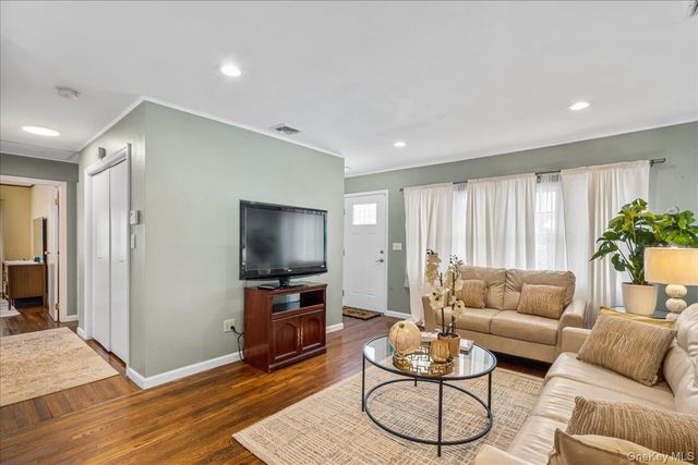 18 Robert Drive, Huntington, NY 11743