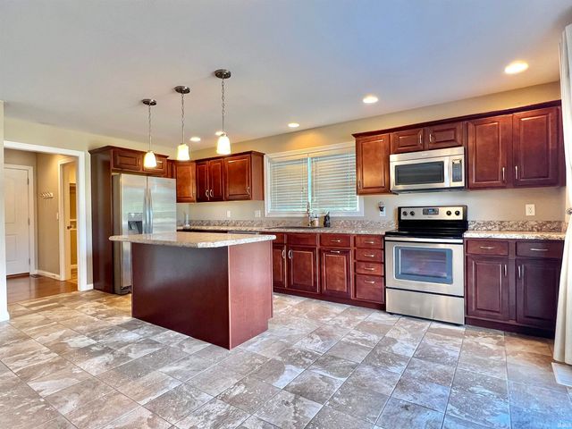 8444 Lancaster Drive, Newburgh, IN 47630