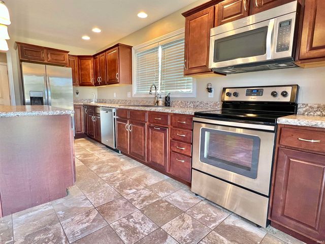 8444 Lancaster Drive, Newburgh, IN 47630