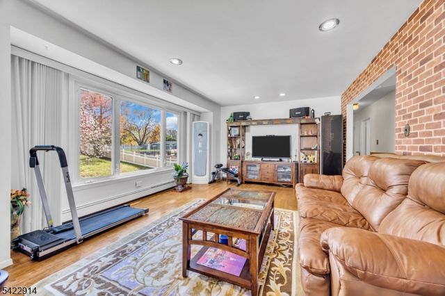 33 Mary Ellen Dr, Edison Twp., NJ 08820