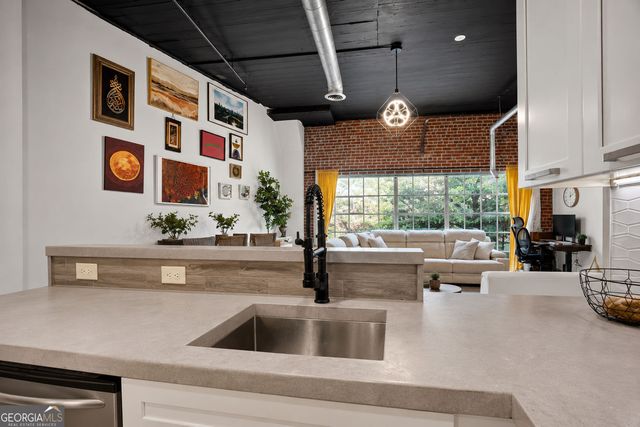 881 Memorial Drive SE 116, Atlanta, GA 30316