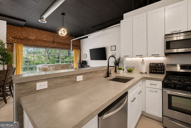 881 Memorial Drive SE 116, Atlanta, GA 30316